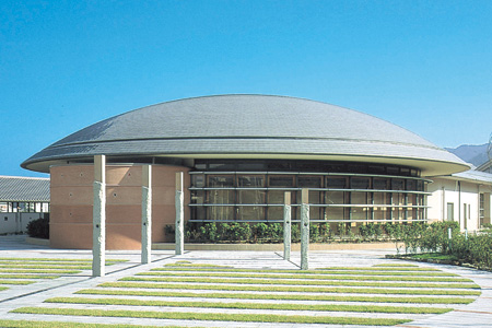 桜井市立図書館（奈良県）　設計：株式会社東畑建築事務所